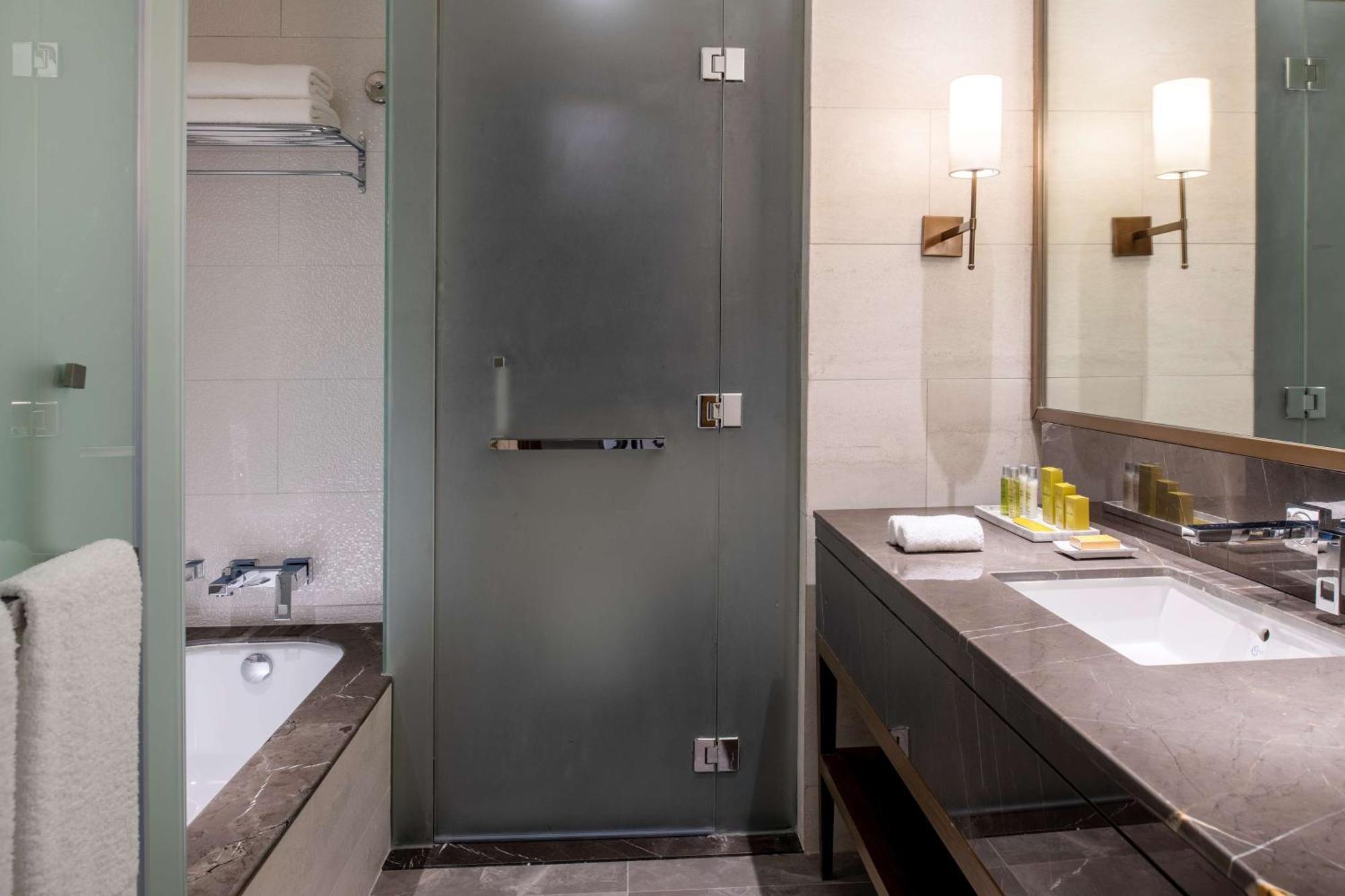 Doubletree Suites By Hilton - Riyadh Financial District Buitenkant foto